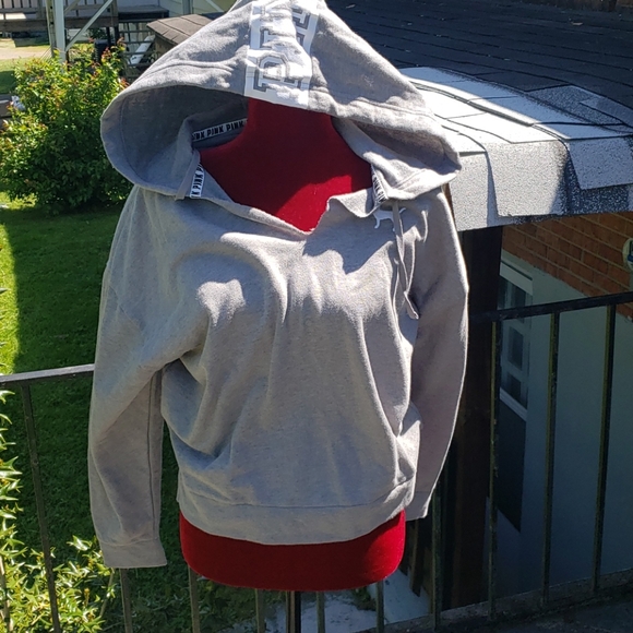 Gray PINK hooded lounge top. - Picture 1 of 3